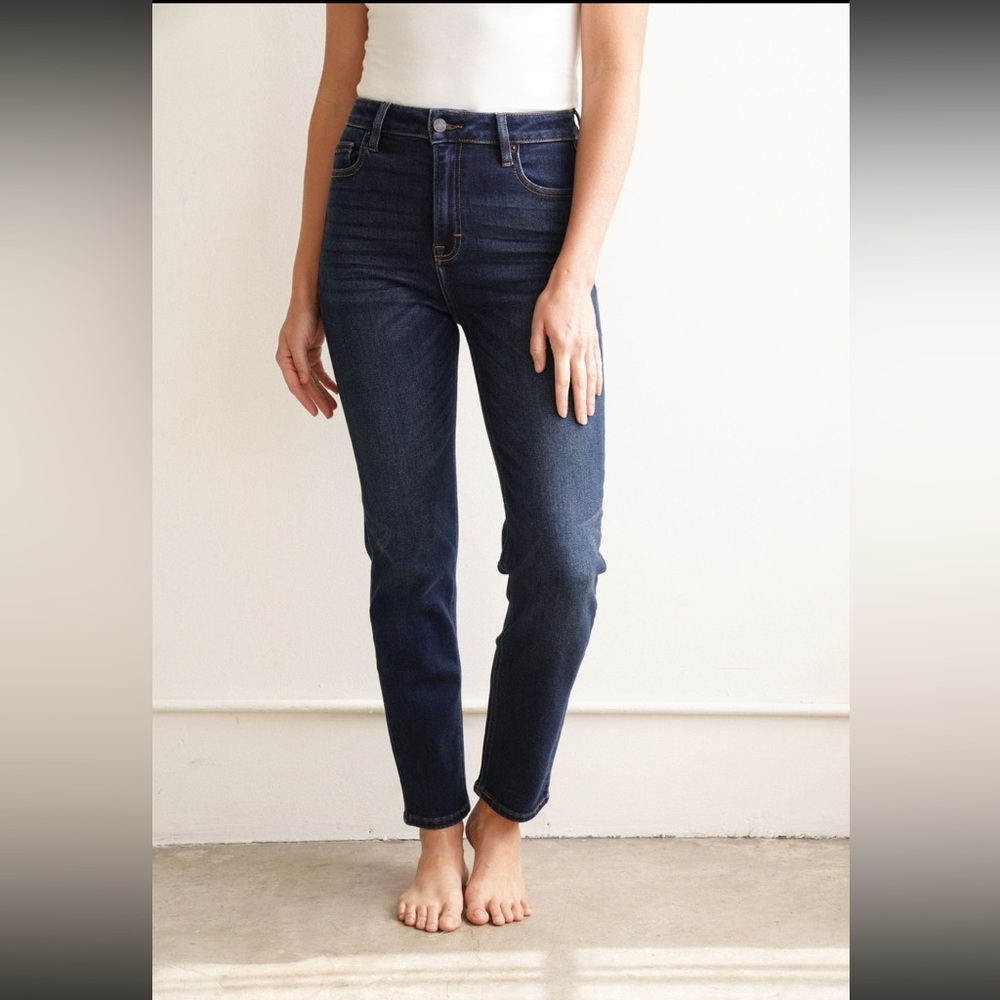 Carly Jean Los Angeles straight leg Jean.